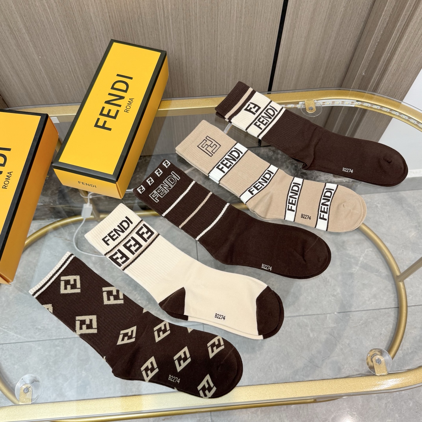  配包装【一盒五双】FENDI · 芬迪❗️大F新品高筒袜子❗️超级经典的双F标志，纯棉材质制造，透气舒