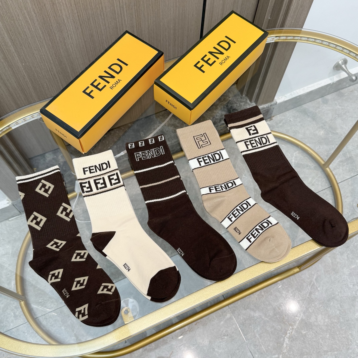  配包装【一盒五双】FENDI · 芬迪❗️大F新品高筒袜子❗️超级经典的双F标志，纯棉材质制造，透气舒