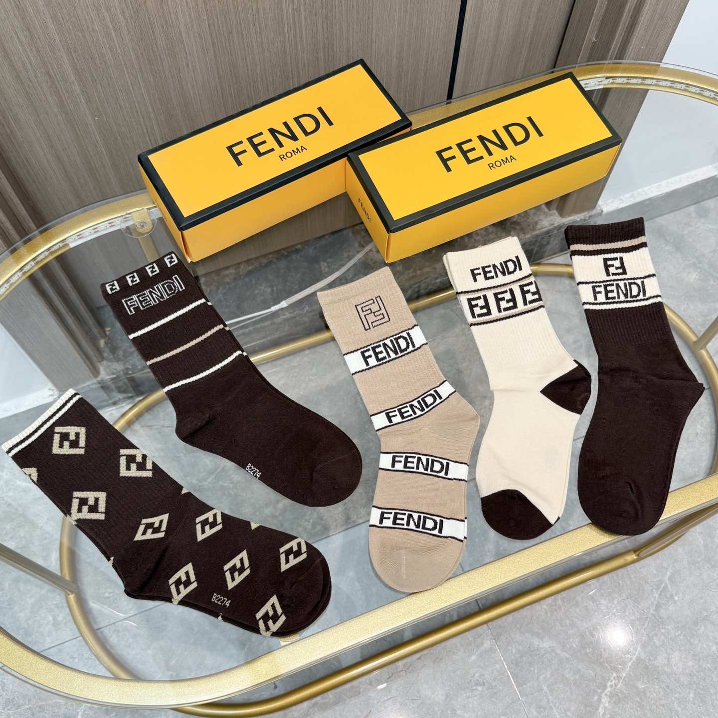  配包装【一盒五双】FENDI · 芬迪❗️大F新品高筒袜子❗️超级经典的双F标志，纯棉材质制造，透气舒