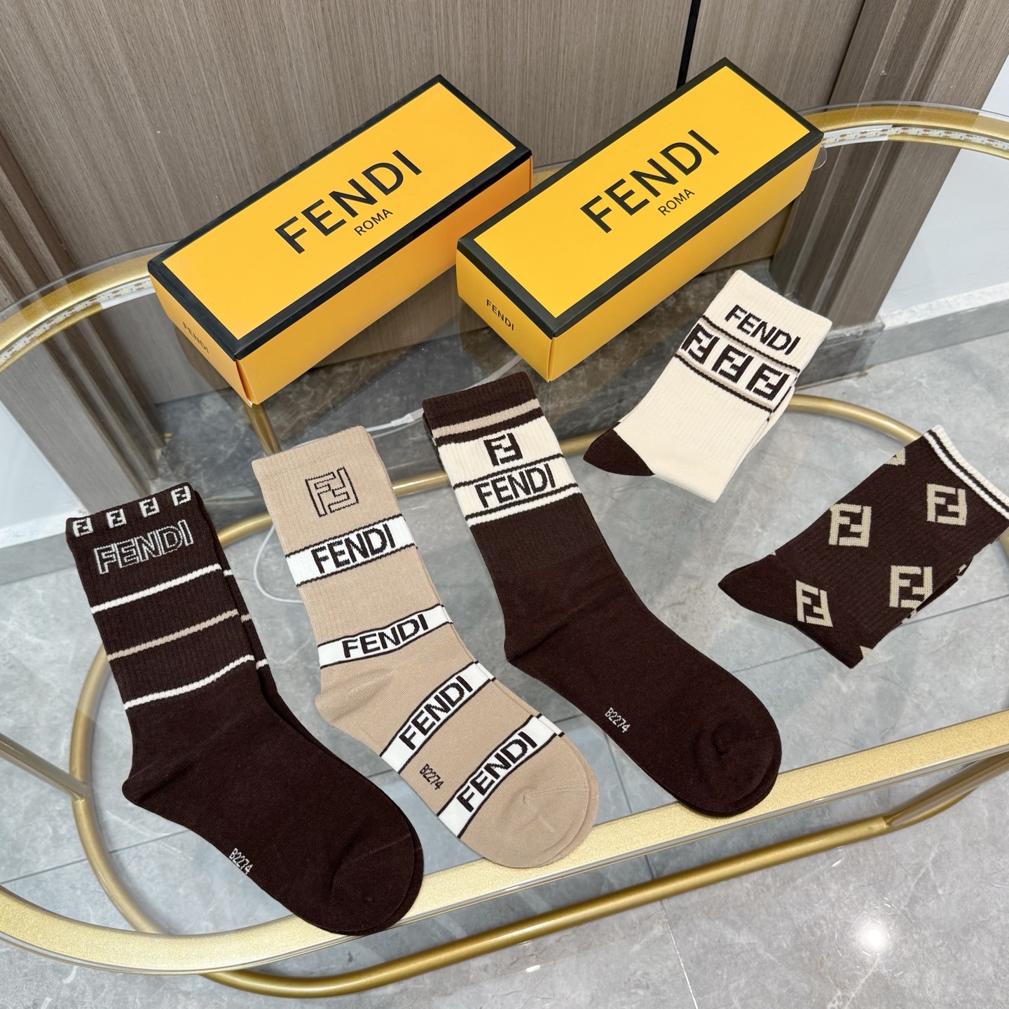  配包装【一盒五双】FENDI · 芬迪❗️大F新品高筒袜子❗️超级经典的双F标志，纯棉材质制造，透气舒