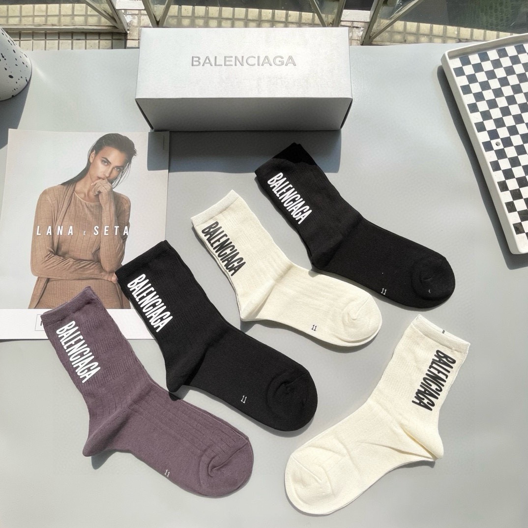  配包装【一盒五双】BALENCIAGA · 巴黎世家🌟 高品质。好看到爆炸欧美大牌高筒袜。男女款🌟潮人