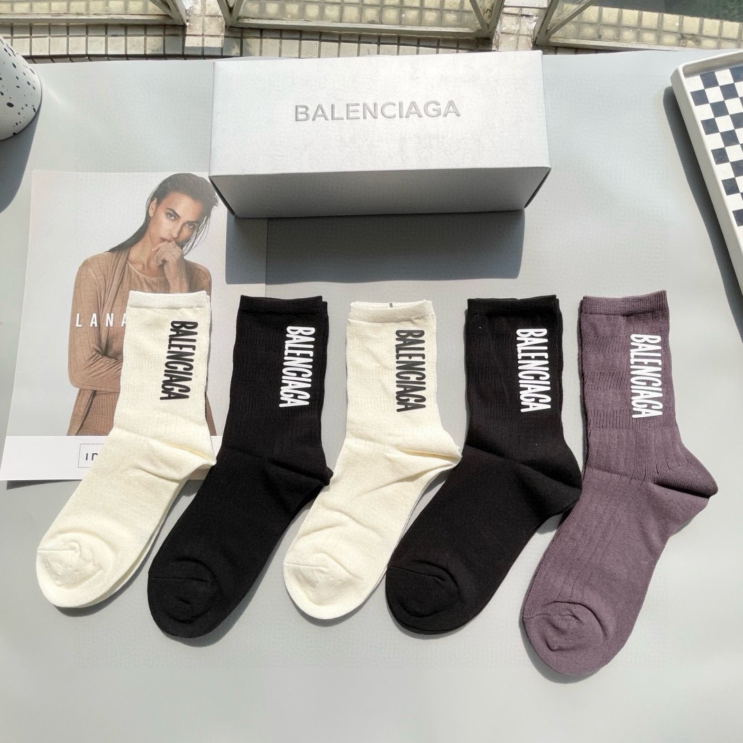  配包装【一盒五双】BALENCIAGA · 巴黎世家🌟 高品质。好看到爆炸欧美大牌高筒袜。男女款🌟潮人