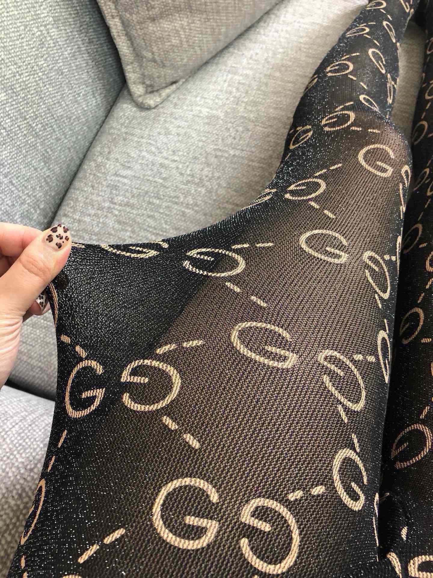  配包装【一盒一双】官网同款GUCCI（古奇）连体网裤色色女神丝袜必备单品，光腿季节过渡必备单品 出口日