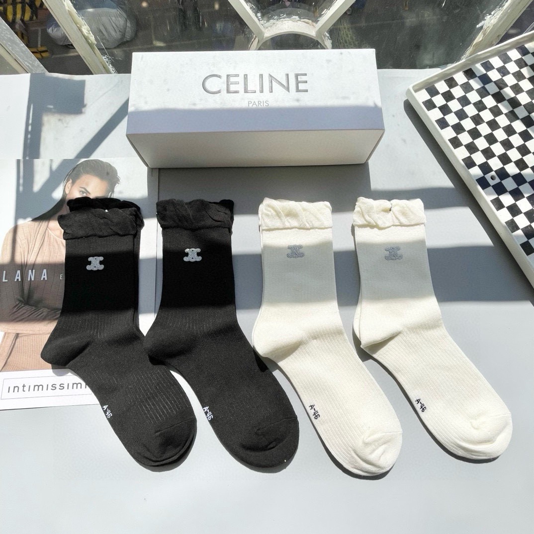  配包装【一盒四双】🌟Celine赛琳  爆款中筒袜🌟高版本 ～好看到爆炸 欧美大牌中筒袜。🌟潮人必不能