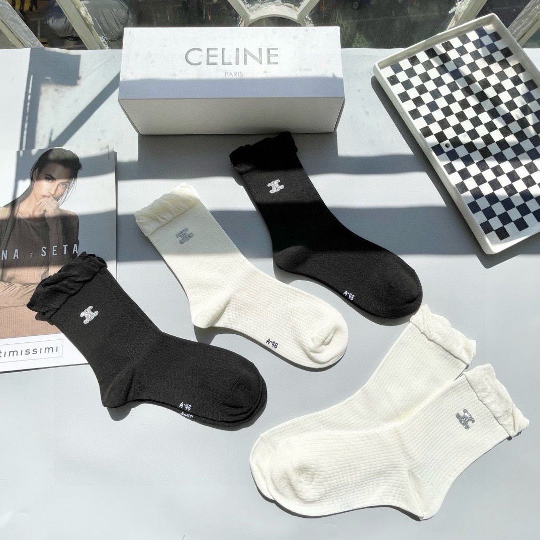  配包装【一盒四双】🌟Celine赛琳  爆款中筒袜🌟高版本 ～好看到爆炸 欧美大牌中筒袜。🌟潮人必不能