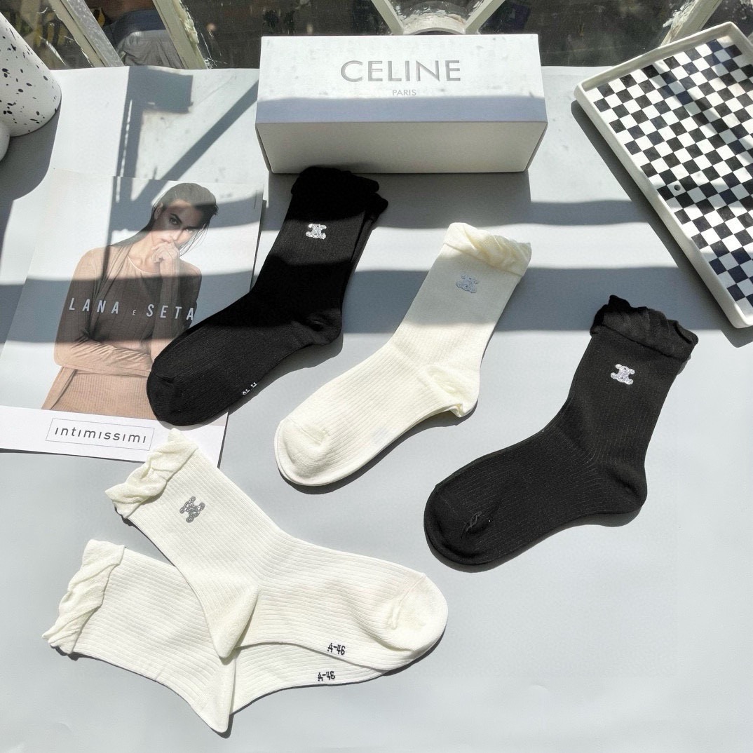  配包装【一盒四双】🌟Celine赛琳  爆款中筒袜🌟高版本 ～好看到爆炸 欧美大牌中筒袜。🌟潮人必不能
