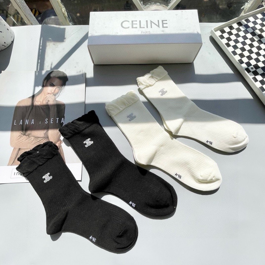  配包装【一盒四双】🌟Celine赛琳  爆款中筒袜🌟高版本 ～好看到爆炸 欧美大牌中筒袜。🌟潮人必不能