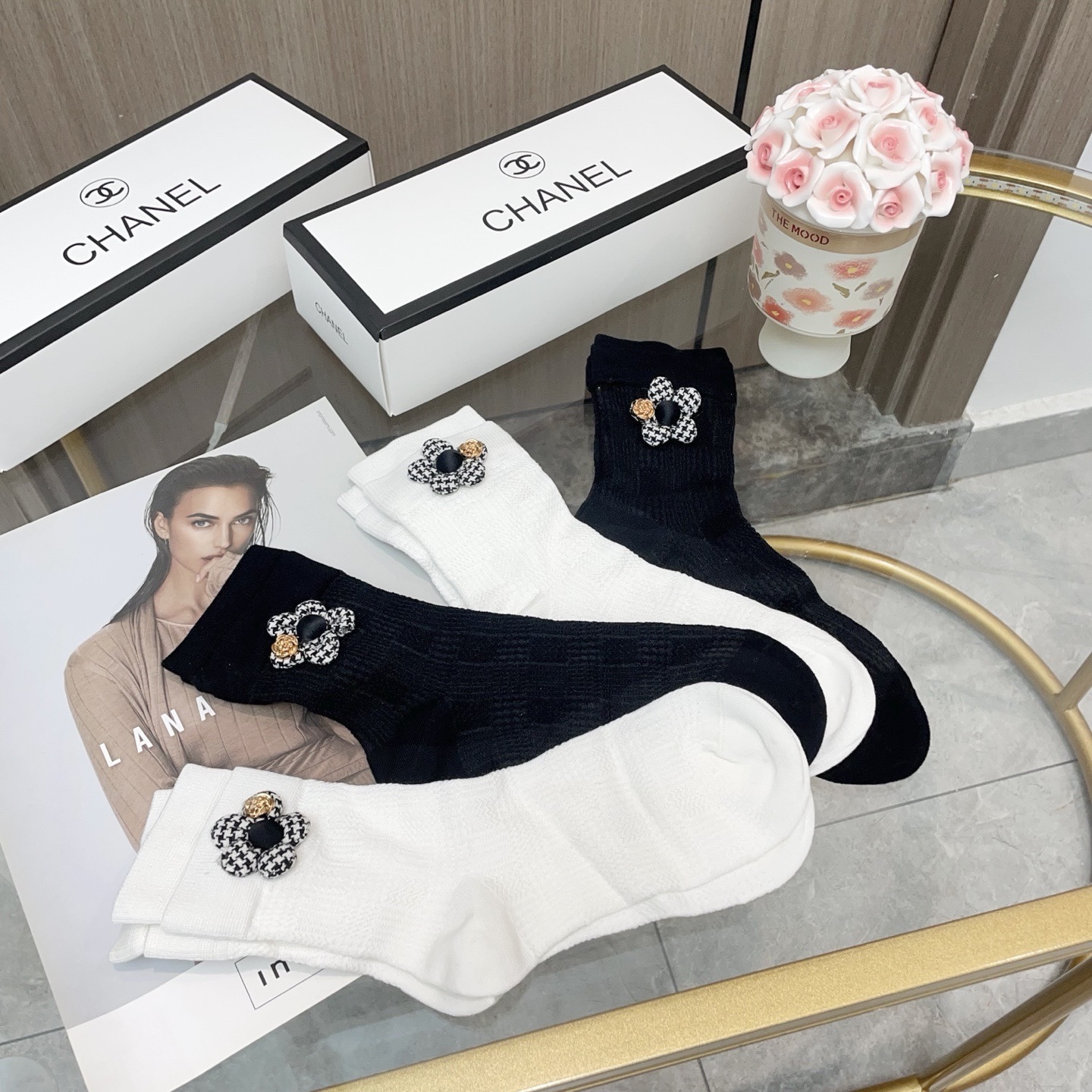   配包装【一盒四双】CHANEL · 香奈儿❗️高品质🔥超级爆款网红袜子❗️小香家官网同步饰品字母中筒