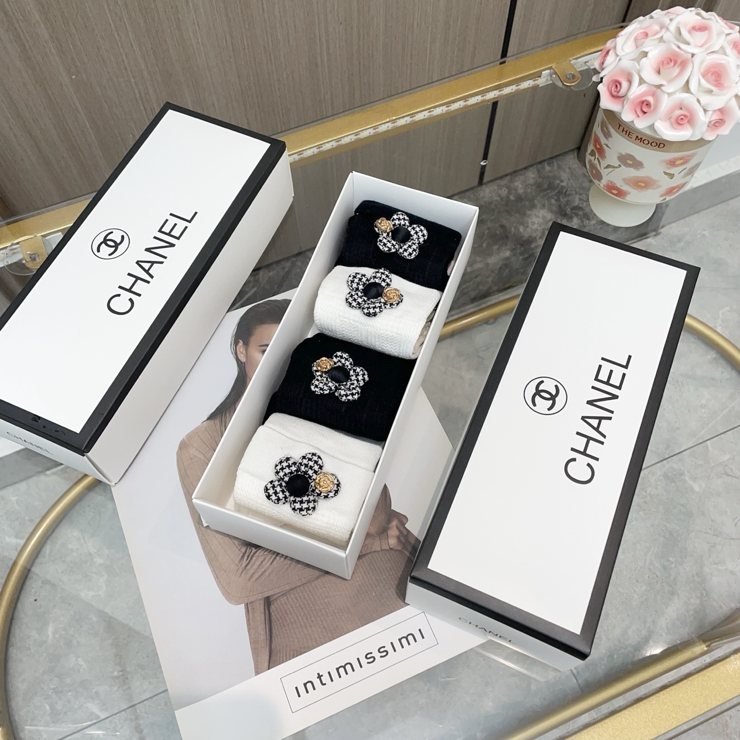   配包装【一盒四双】CHANEL · 香奈儿❗️高品质🔥超级爆款网红袜子❗️小香家官网同步饰品字母中筒
