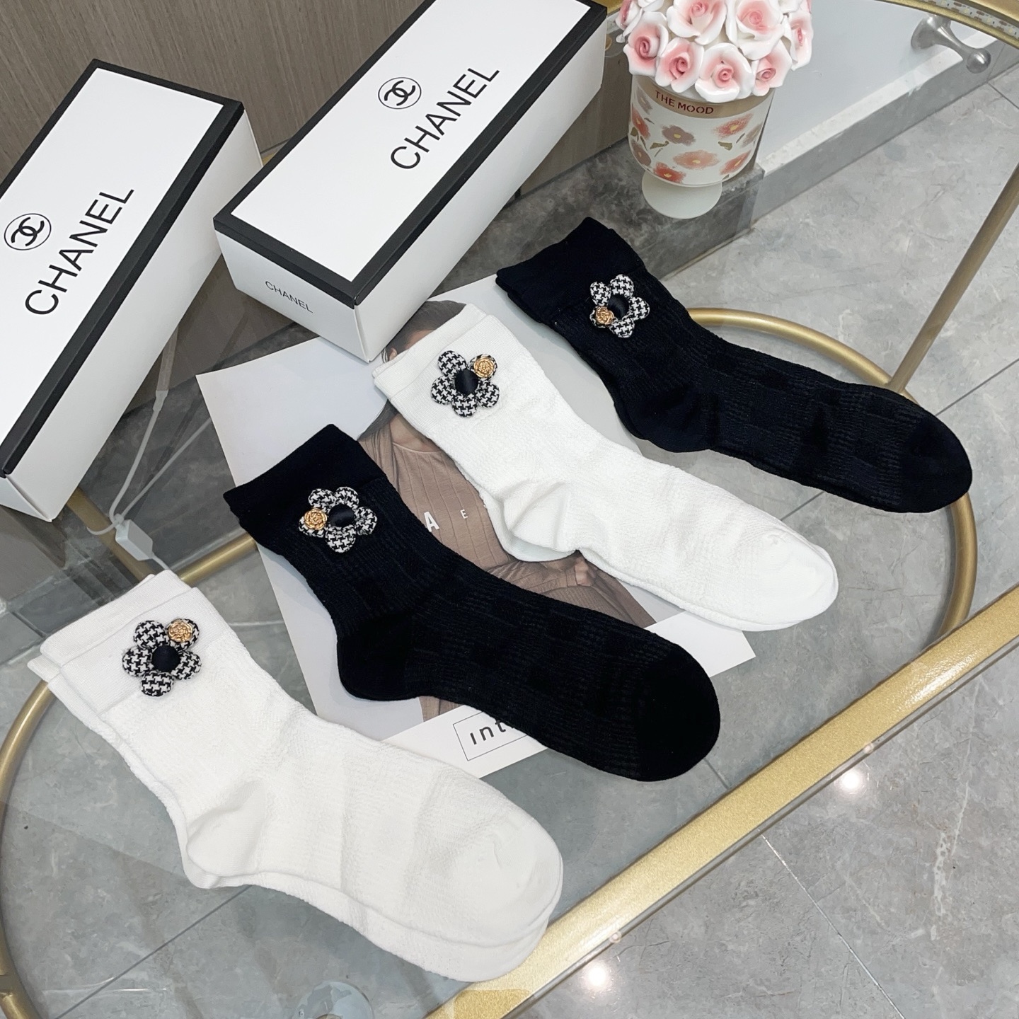   配包装【一盒四双】CHANEL · 香奈儿❗️高品质🔥超级爆款网红袜子❗️小香家官网同步饰品字母中筒