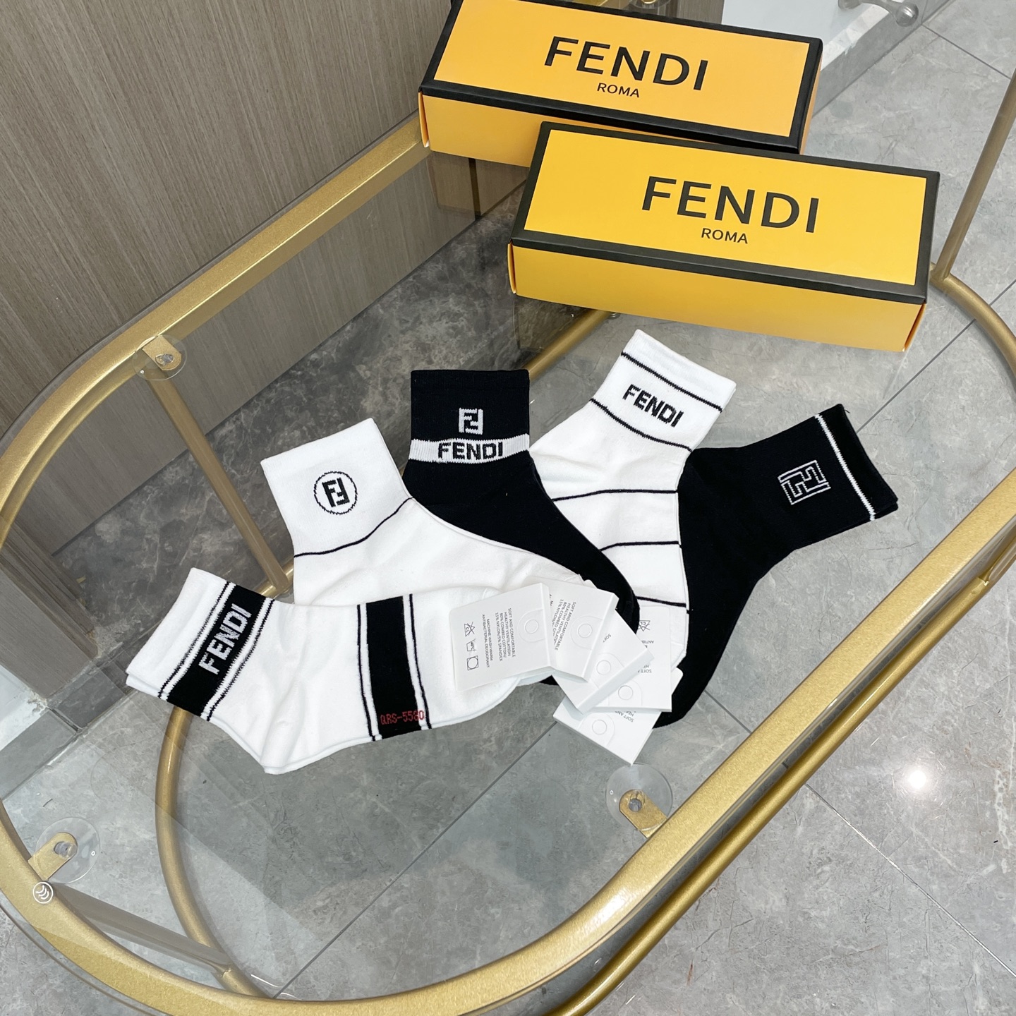  配包装【一盒五双】FENDI · 芬迪❗️大F新品男女款秋冬款中筒袜子❗️超级经典的双F标志，纯棉材质