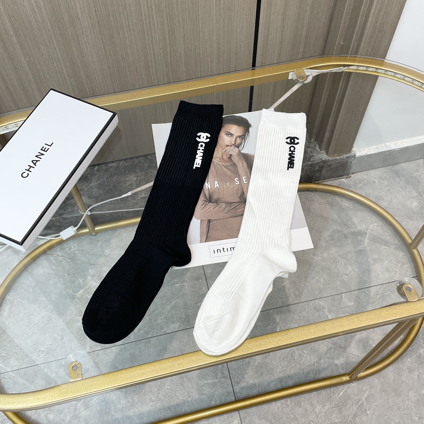  配包装【一盒二双】CHANEL · 香奈儿❗️超级爆款网红袜子❗️小香家官网同步针织字母小腿袜，ins