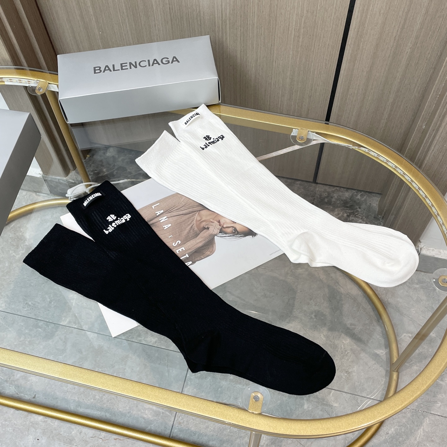  配包装【一盒二双】BALENCIAGA · 巴黎世家 ❗️超级爆款网红袜子 巴黎家官网同步硅胶字母小腿