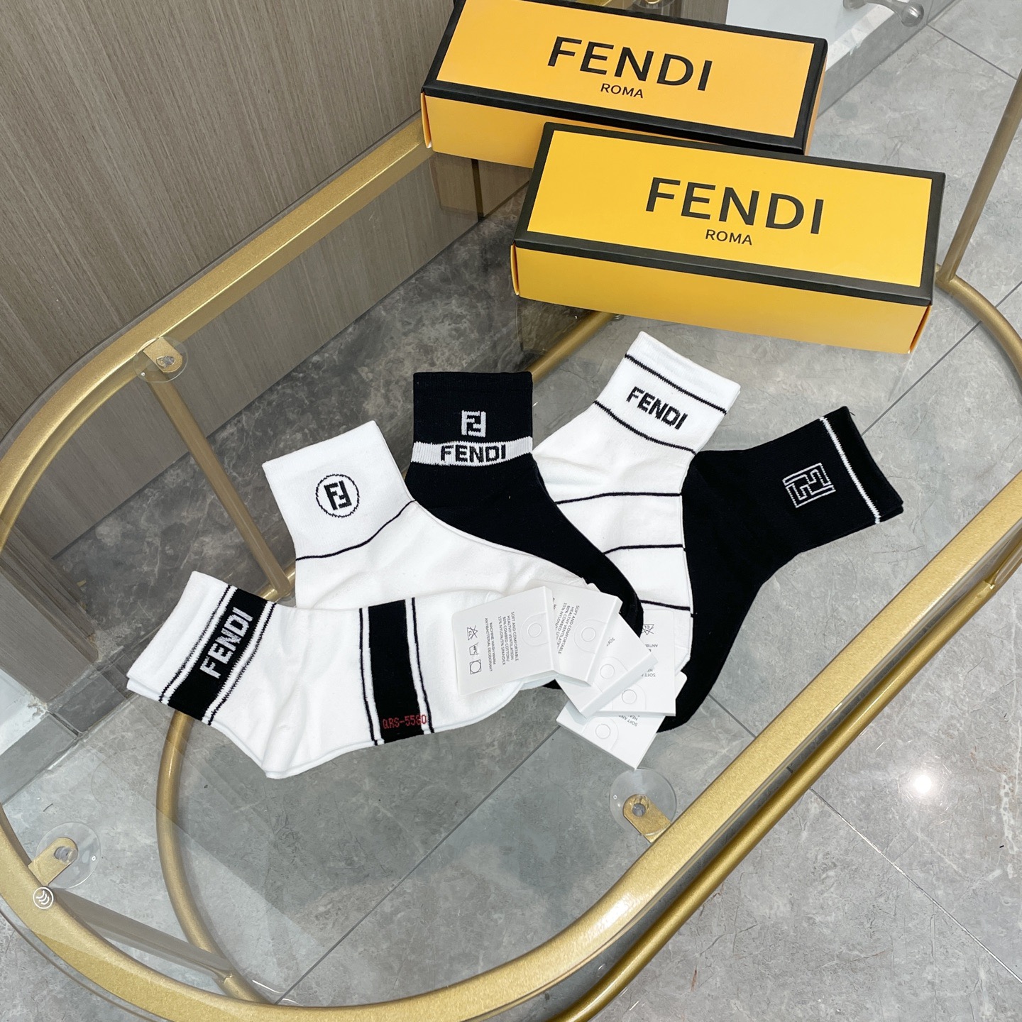  配包装【一盒五双】FENDI · 芬迪❗️大F新品男女款秋冬款中筒袜子❗️超级经典的双F标志，纯棉材质