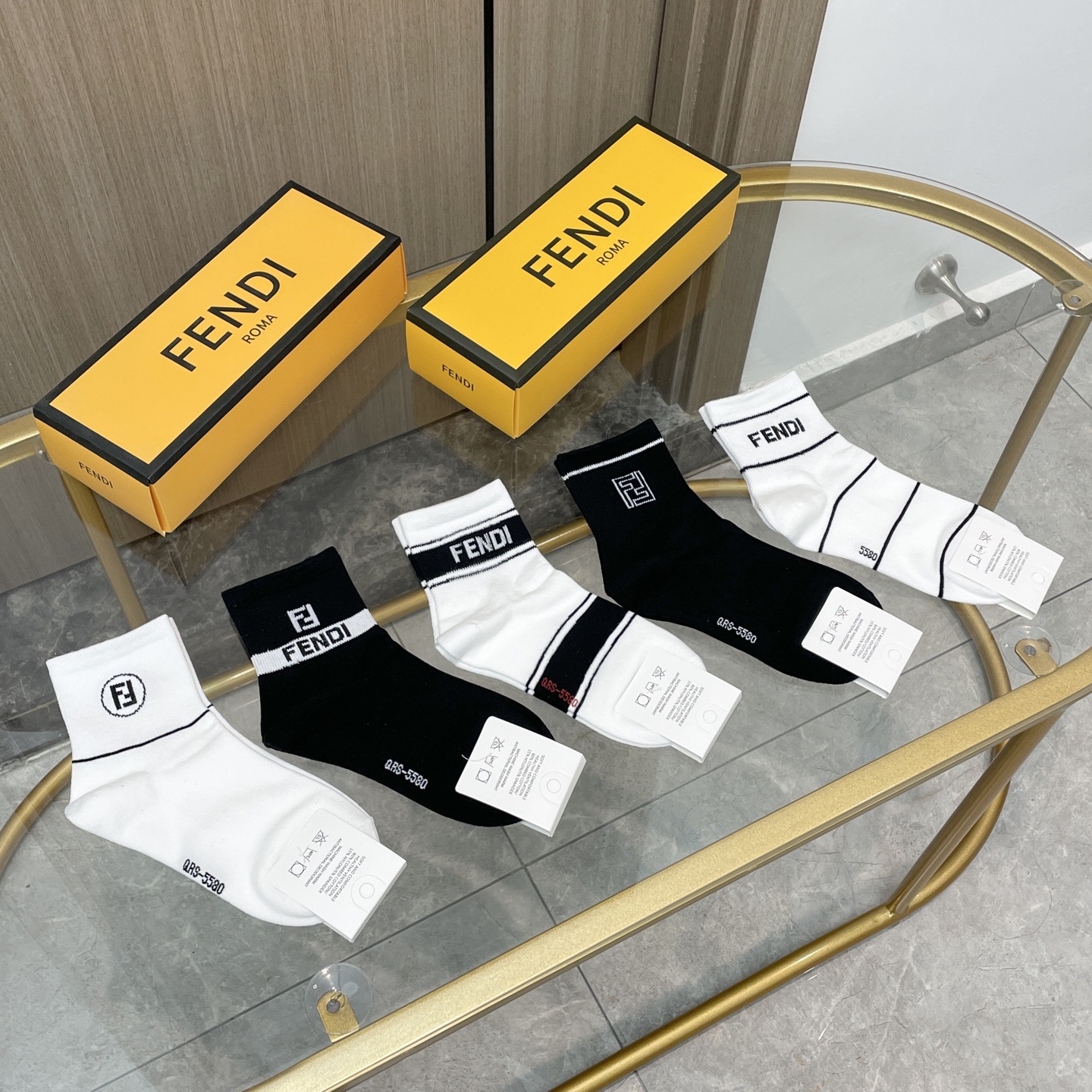  配包装【一盒五双】FENDI · 芬迪❗️大F新品男女款秋冬款中筒袜子❗️超级经典的双F标志，纯棉材质