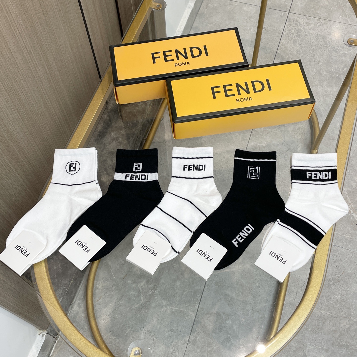  配包装【一盒五双】FENDI · 芬迪❗️大F新品男女款秋冬款中筒袜子❗️超级经典的双F标志，纯棉材质