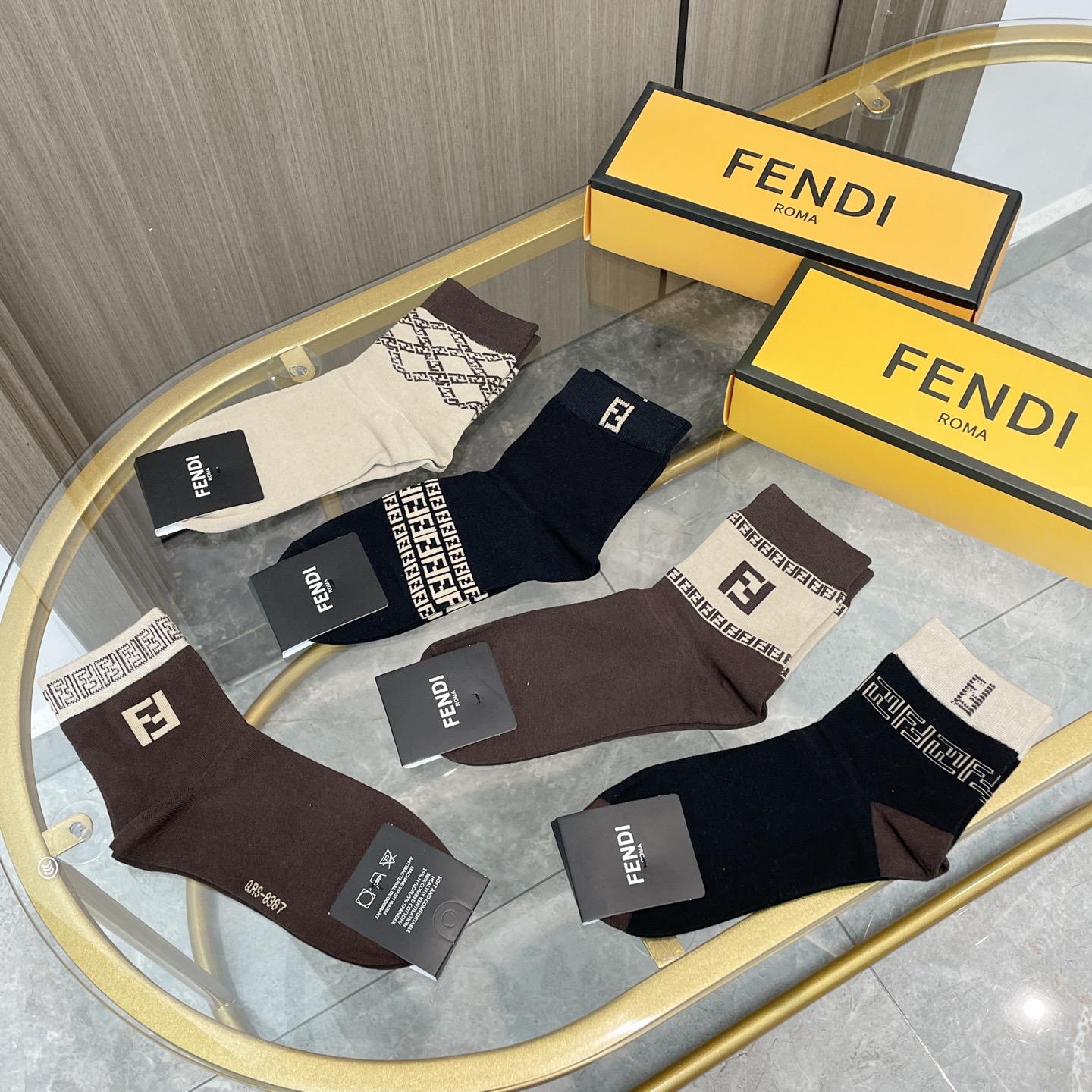 配包装【一盒五双】FENDI · 芬迪❗️大F新品男女款秋冬款中筒袜子❗️超级经典的双F标志，纯棉材质
