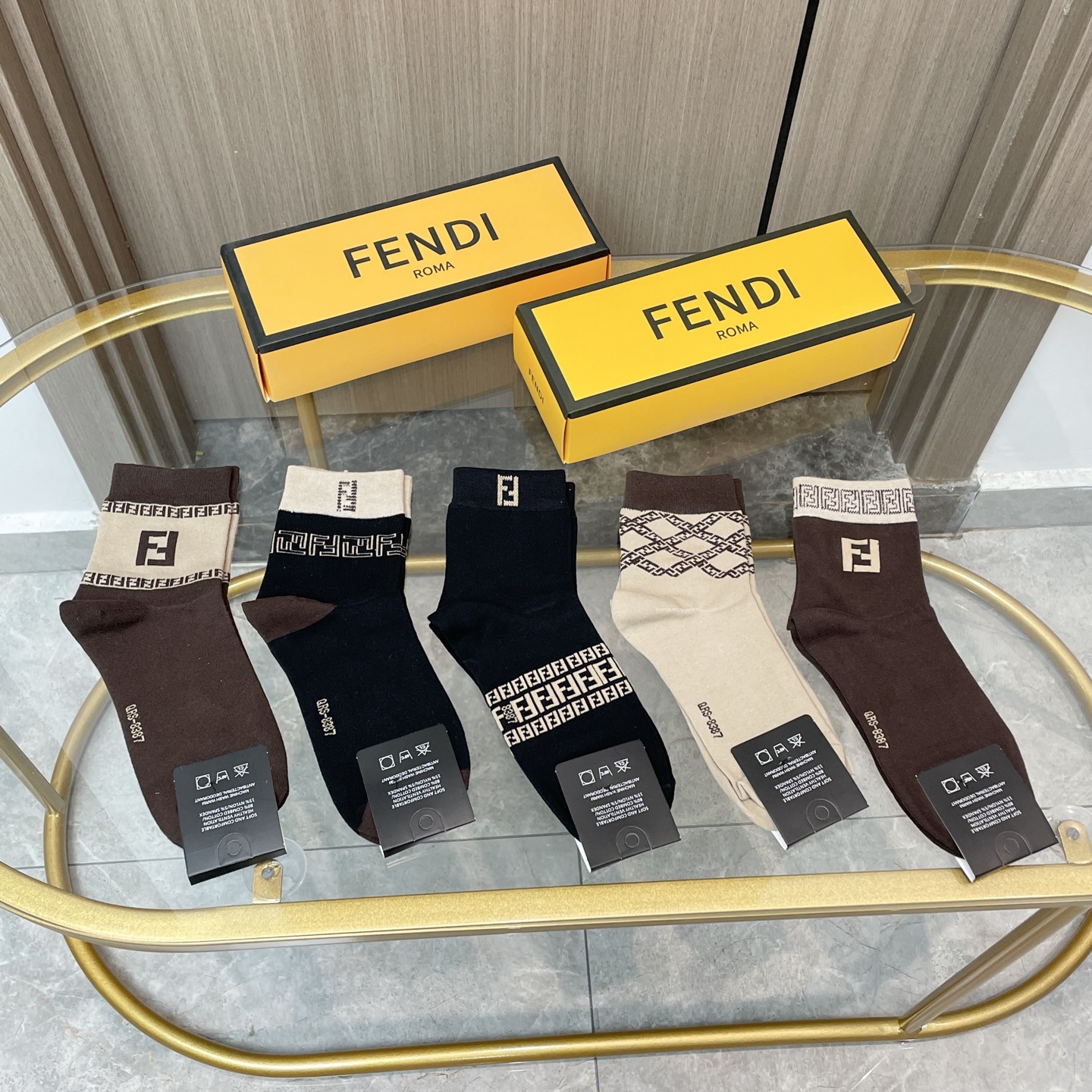  配包装【一盒五双】FENDI · 芬迪❗️大F新品男女款秋冬款中筒袜子❗️超级经典的双F标志，纯棉材质
