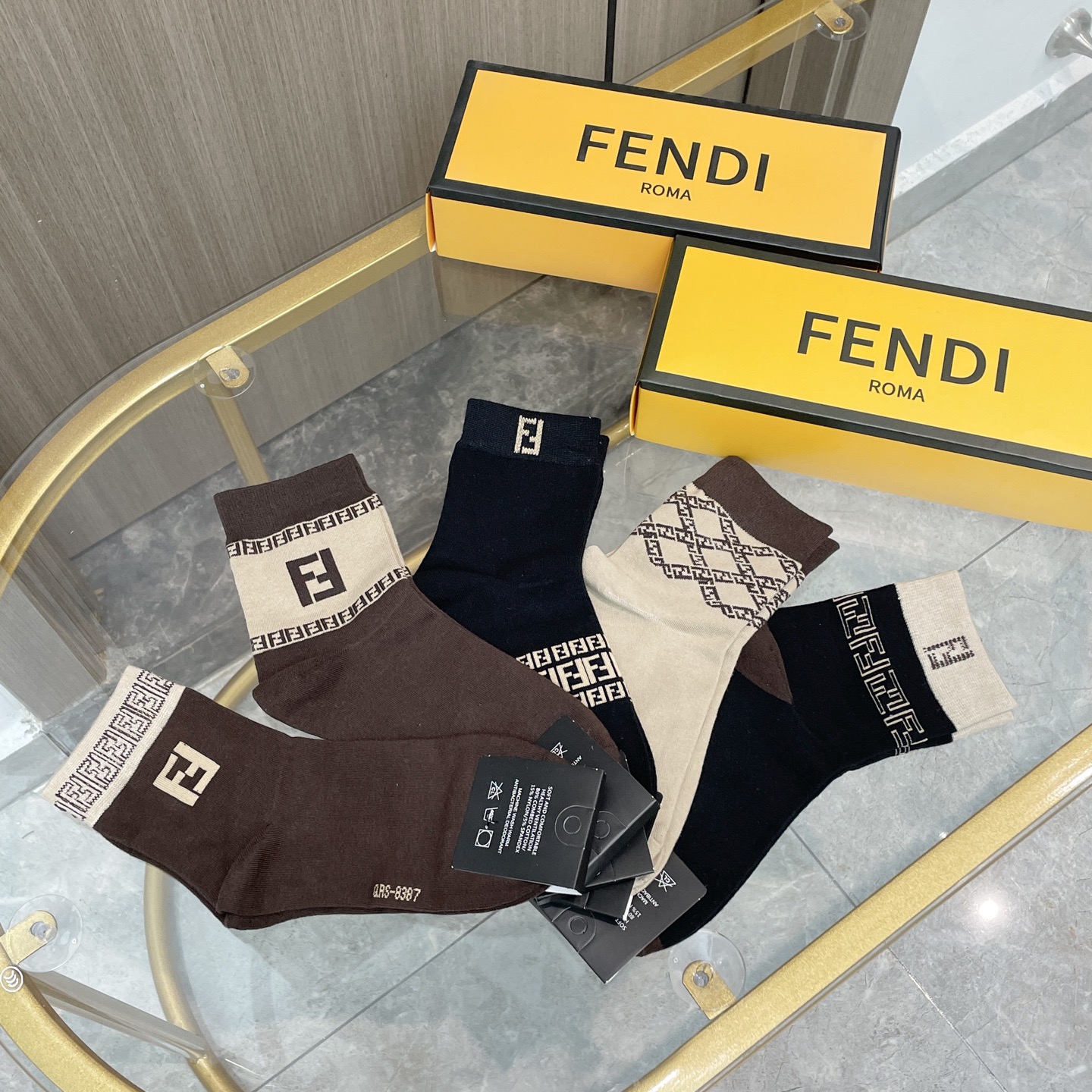  配包装【一盒五双】FENDI · 芬迪❗️大F新品男女款秋冬款中筒袜子❗️超级经典的双F标志，纯棉材质