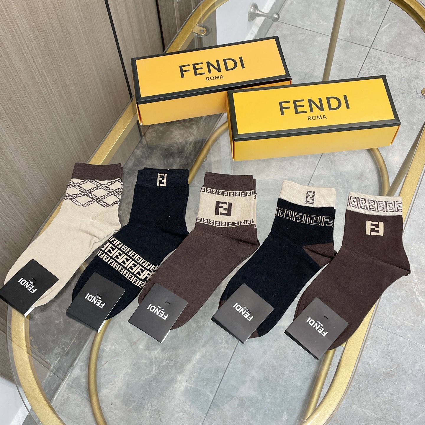  配包装【一盒五双】FENDI · 芬迪❗️大F新品男女款秋冬款中筒袜子❗️超级经典的双F标志，纯棉材质