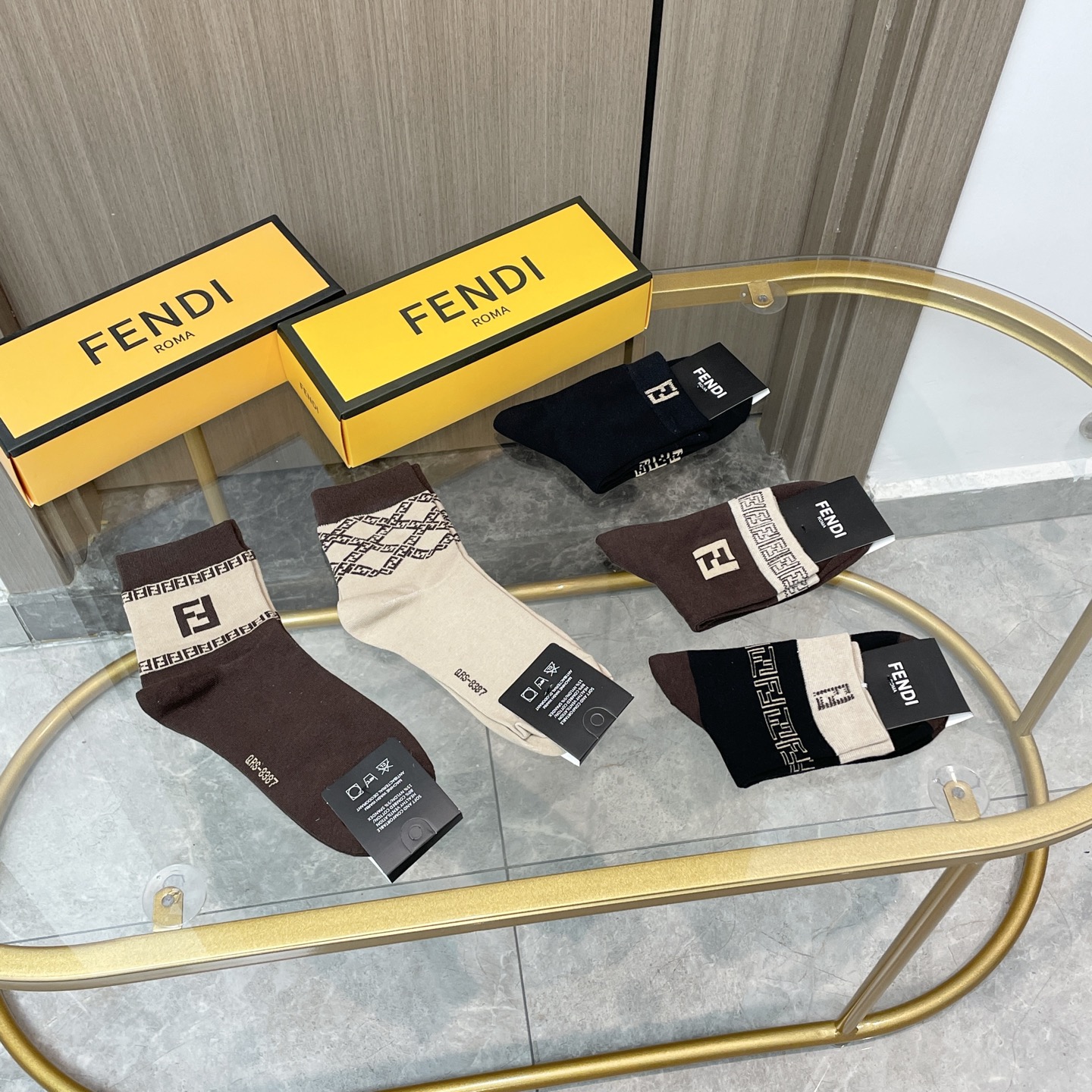  配包装【一盒五双】FENDI · 芬迪❗️大F新品男女款秋冬款中筒袜子❗️超级经典的双F标志，纯棉材质