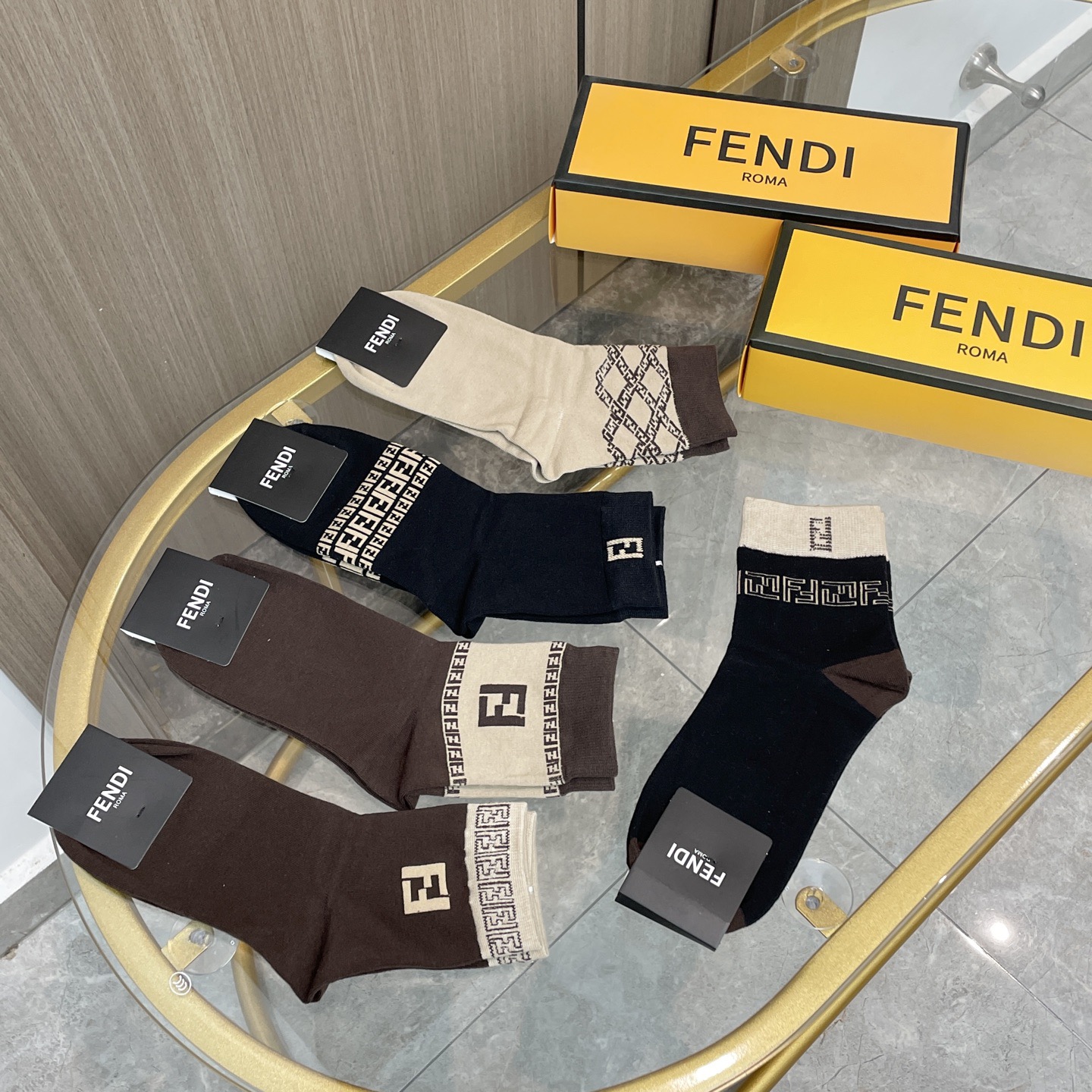  配包装【一盒五双】FENDI · 芬迪❗️大F新品男女款秋冬款中筒袜子❗️超级经典的双F标志，纯棉材质