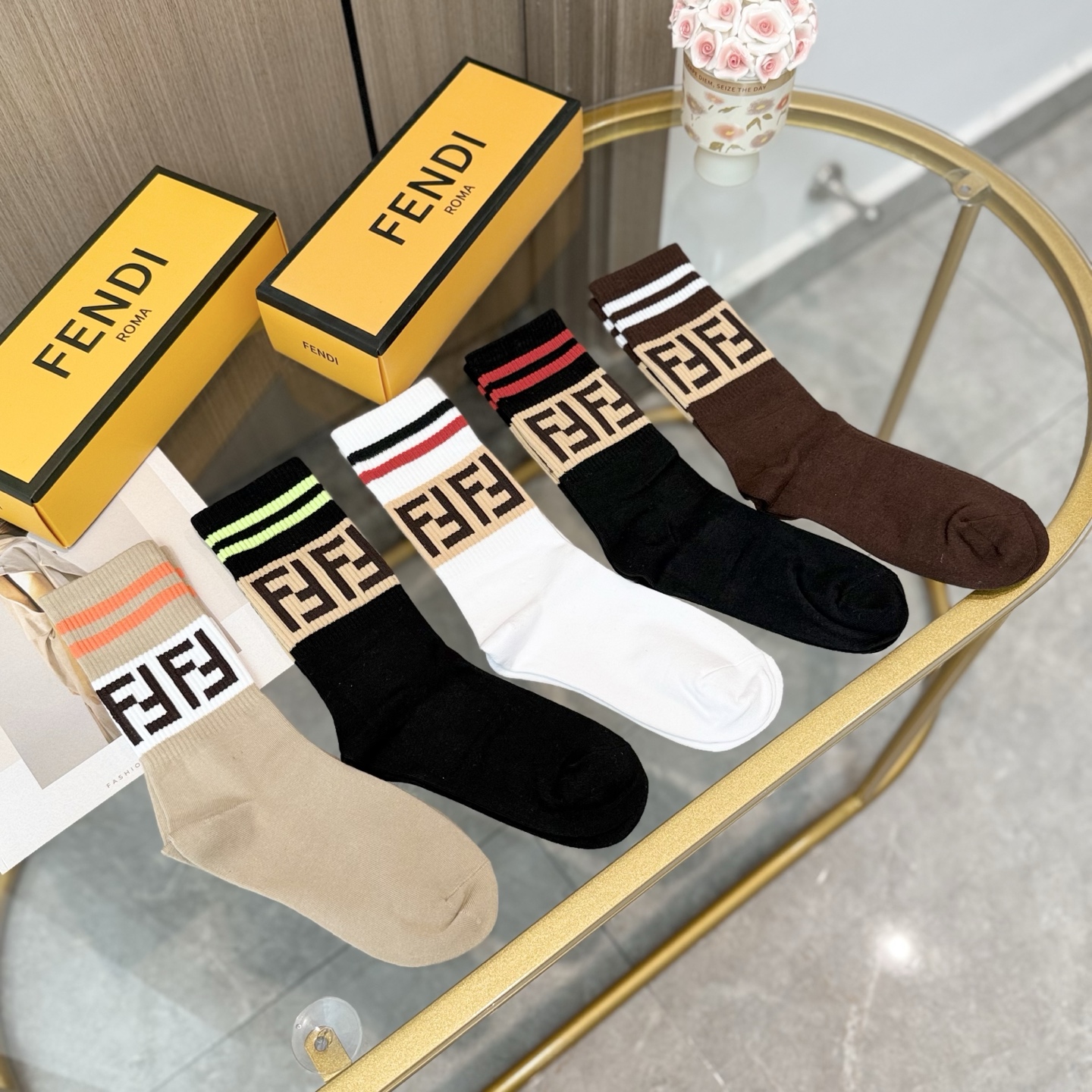  配包装【一盒五双】FENDI · 芬迪❗️大F新品高筒袜子❗️超级经典的双F标志，纯棉材质制造，透气舒