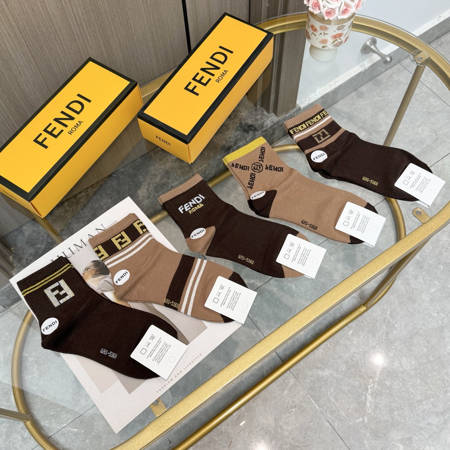 配包装【一盒五双】FENDI · 芬迪❗️大F新品男女款秋冬款中筒袜子❗️超级经典的双F标志，纯棉材质制
