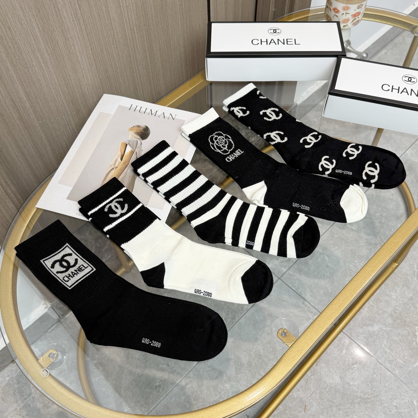 配包装【一盒五双】CHANEL · 香奈儿❗️高品质🔥超级爆款网红袜子❗️小香家官网同步字母中筒袜，in