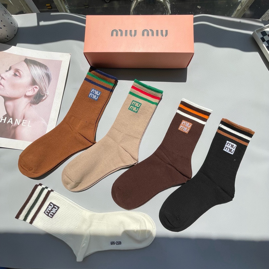 配包装【一盒四双】miumiu · 缪缪❗️高品质🔥超级爆款网红袜子❗️miu家官网同步饰品字母中筒袜，