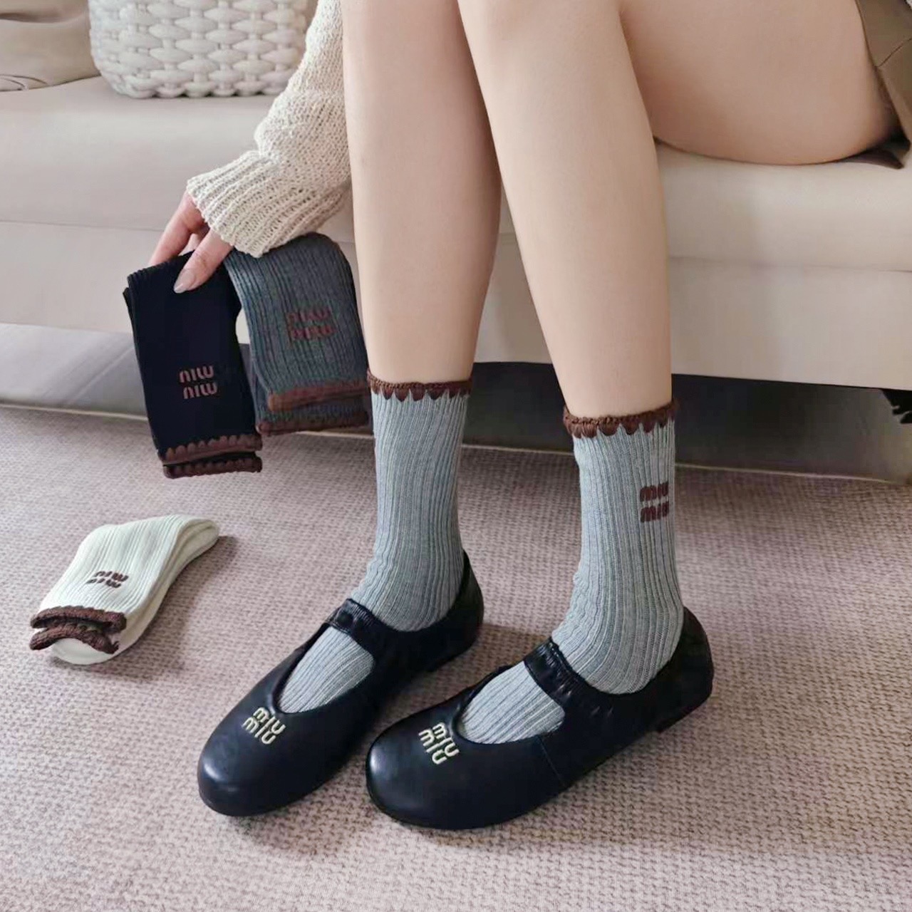 配包装【一盒四双】miumiu · 缪缪❗️高品质🔥超级爆款网红袜子❗️miu家官网同步饰品字母中筒袜，