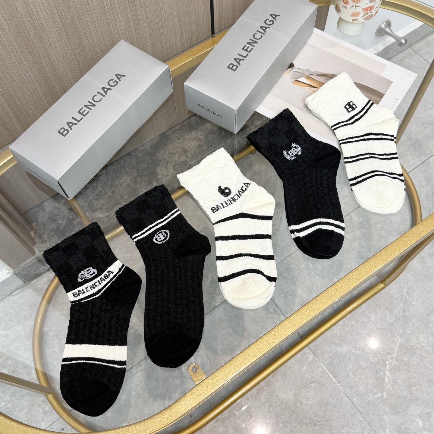 配包装【一盒五双】BALENCIAGA · 巴黎世家🌟 高品质🔥好看到爆炸欧美大牌中筒袜🔥男女款🌟潮人必