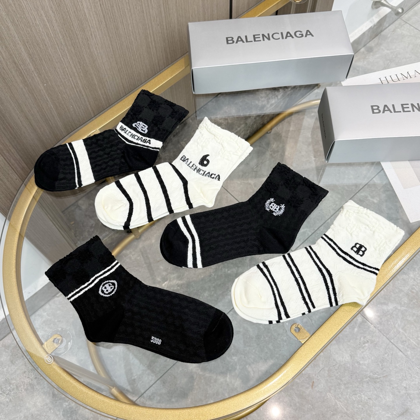 配包装【一盒五双】BALENCIAGA · 巴黎世家🌟 高品质🔥好看到爆炸欧美大牌中筒袜🔥男女款🌟潮人必