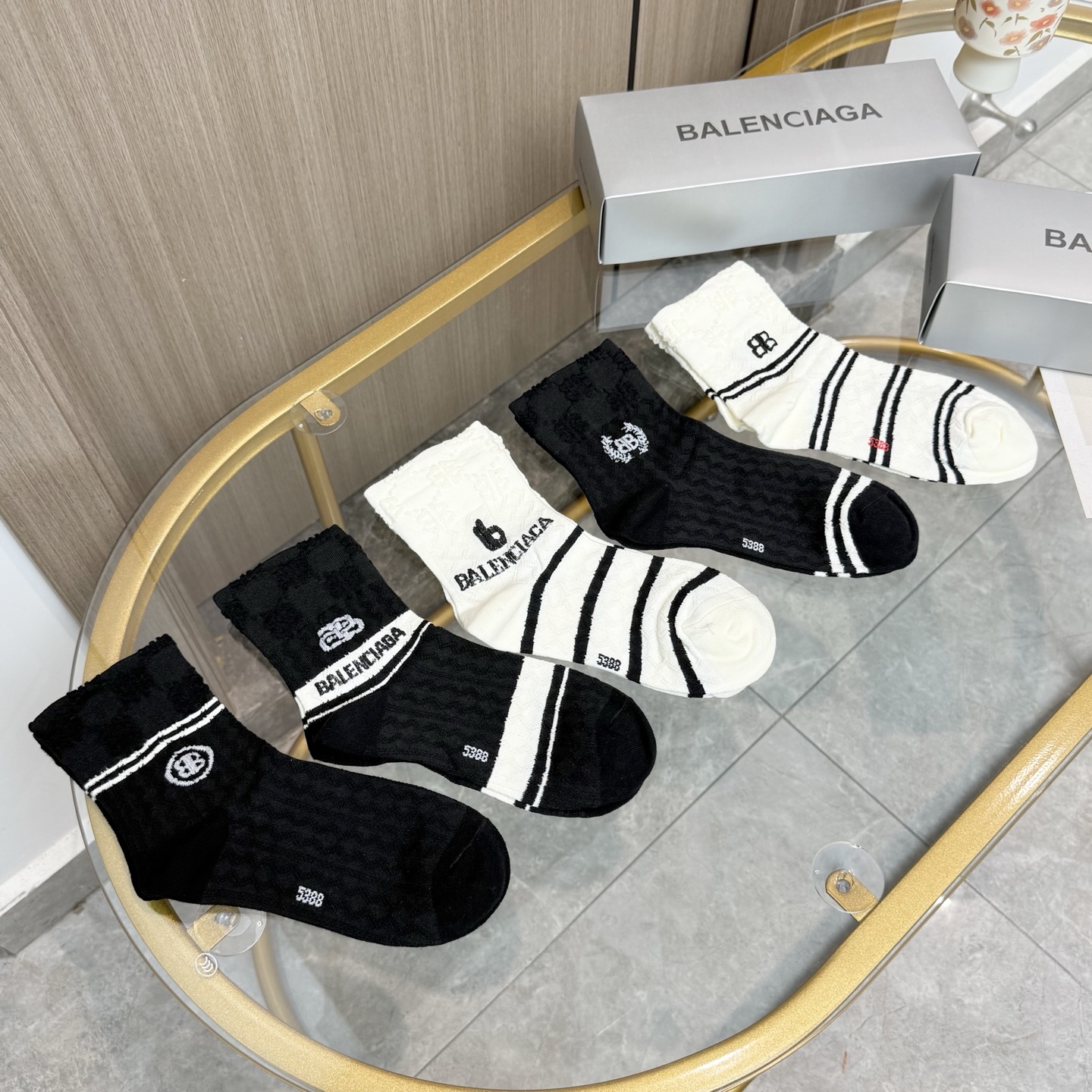 配包装【一盒五双】BALENCIAGA · 巴黎世家🌟 高品质🔥好看到爆炸欧美大牌中筒袜🔥男女款🌟潮人必