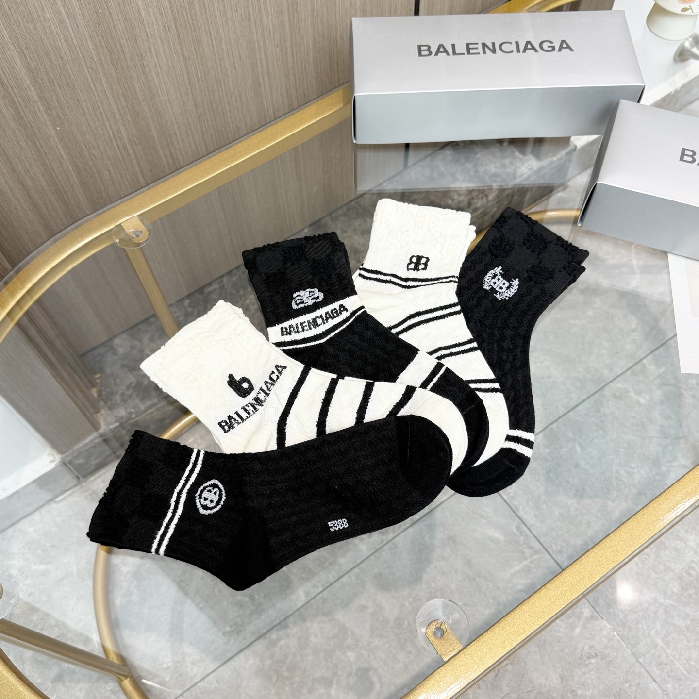 配包装【一盒五双】BALENCIAGA · 巴黎世家🌟 高品质🔥好看到爆炸欧美大牌中筒袜🔥男女款🌟潮人必
