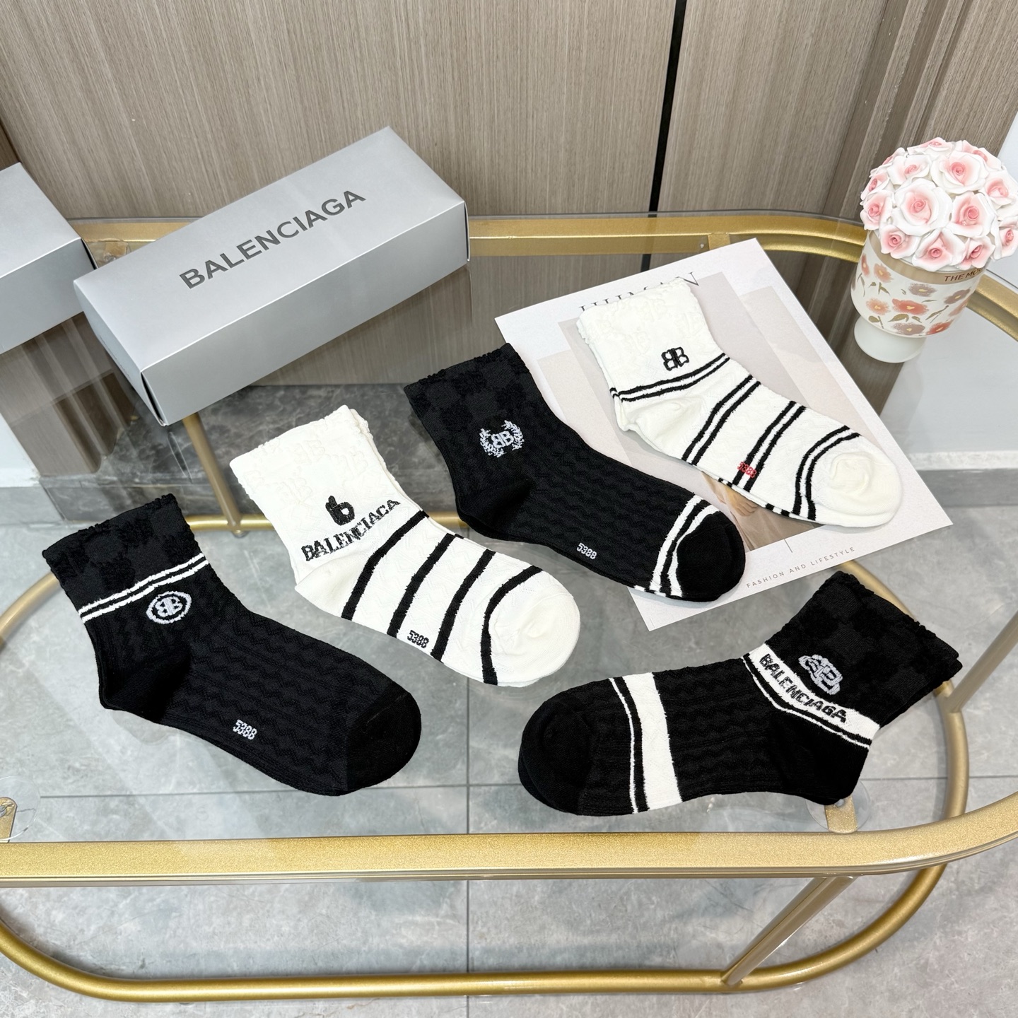 配包装【一盒五双】BALENCIAGA · 巴黎世家🌟 高品质🔥好看到爆炸欧美大牌中筒袜🔥男女款🌟潮人必