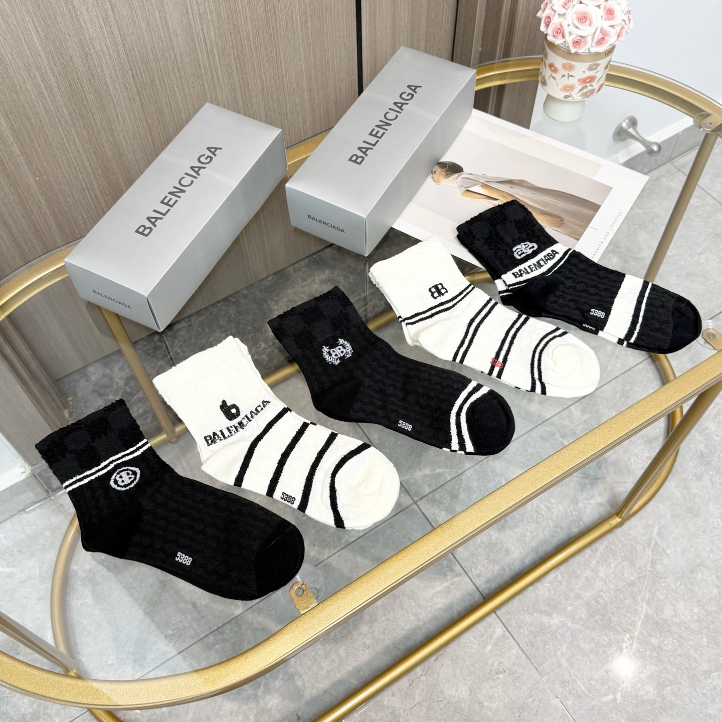 配包装【一盒五双】BALENCIAGA · 巴黎世家🌟 高品质🔥好看到爆炸欧美大牌中筒袜🔥男女款🌟潮人必