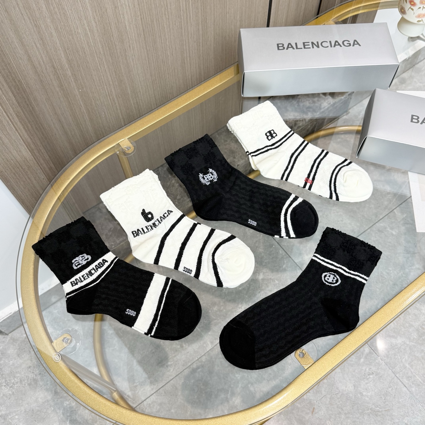 配包装【一盒五双】BALENCIAGA · 巴黎世家🌟 高品质🔥好看到爆炸欧美大牌中筒袜🔥男女款🌟潮人必