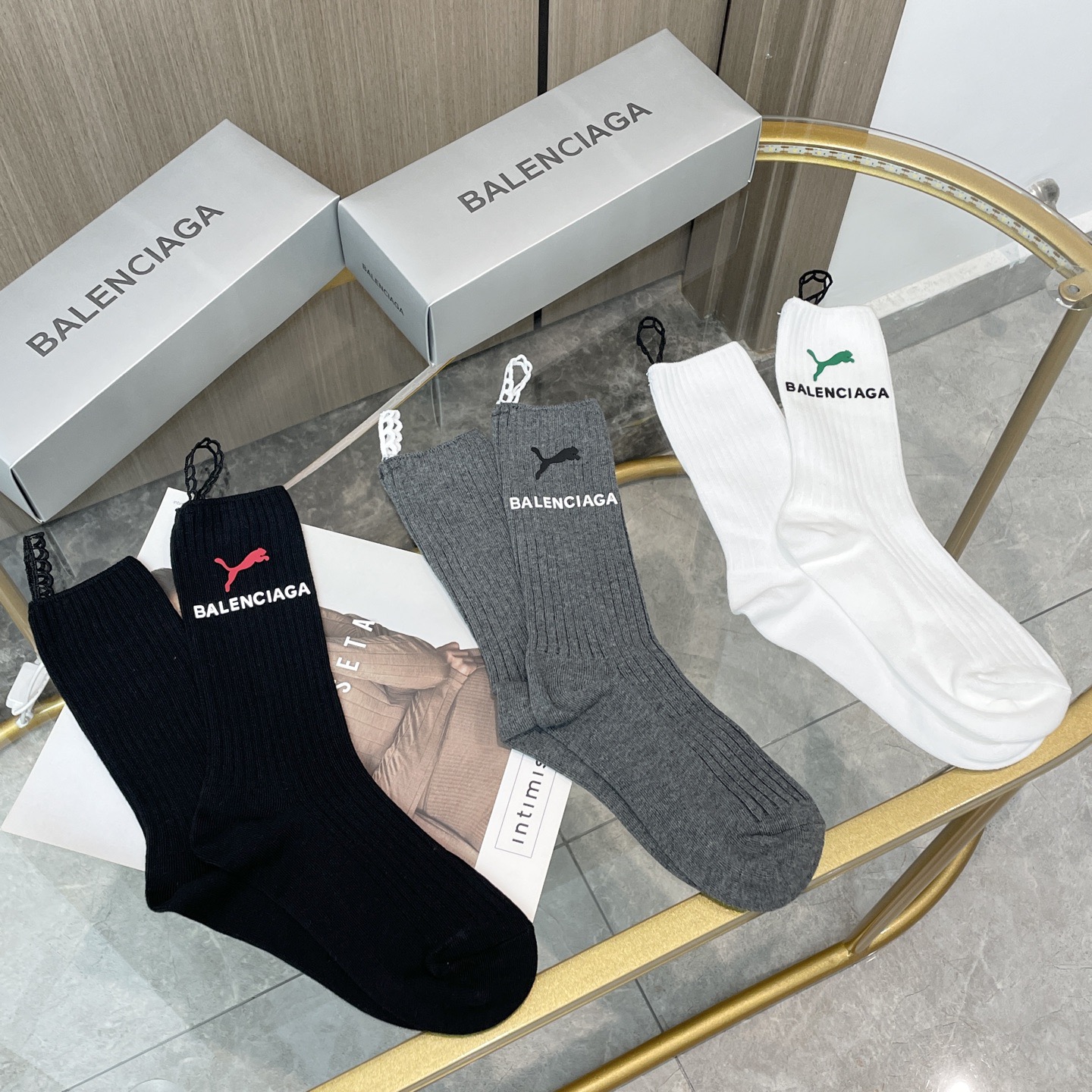 配包装【一盒三双】BALENCIAGA · 巴黎世家 ❗️超级爆款网红袜子 巴黎家官网同步硅胶字母小腿袜