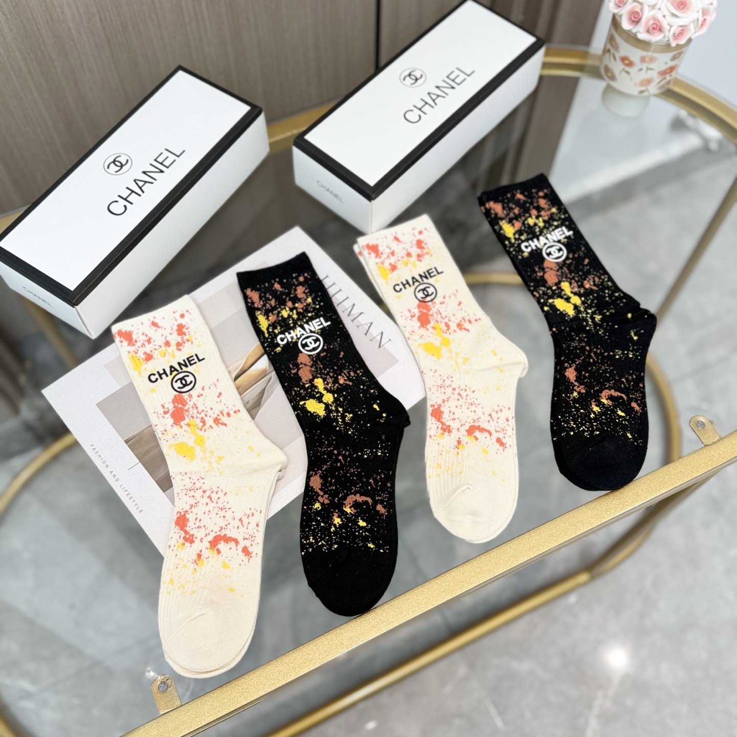 配包装【一盒四双】🌟CHANEL香奈儿 爆款中筒袜🌟高版本 ～好看到爆炸 欧美大牌中筒袜🔥🌟潮人必不能少
