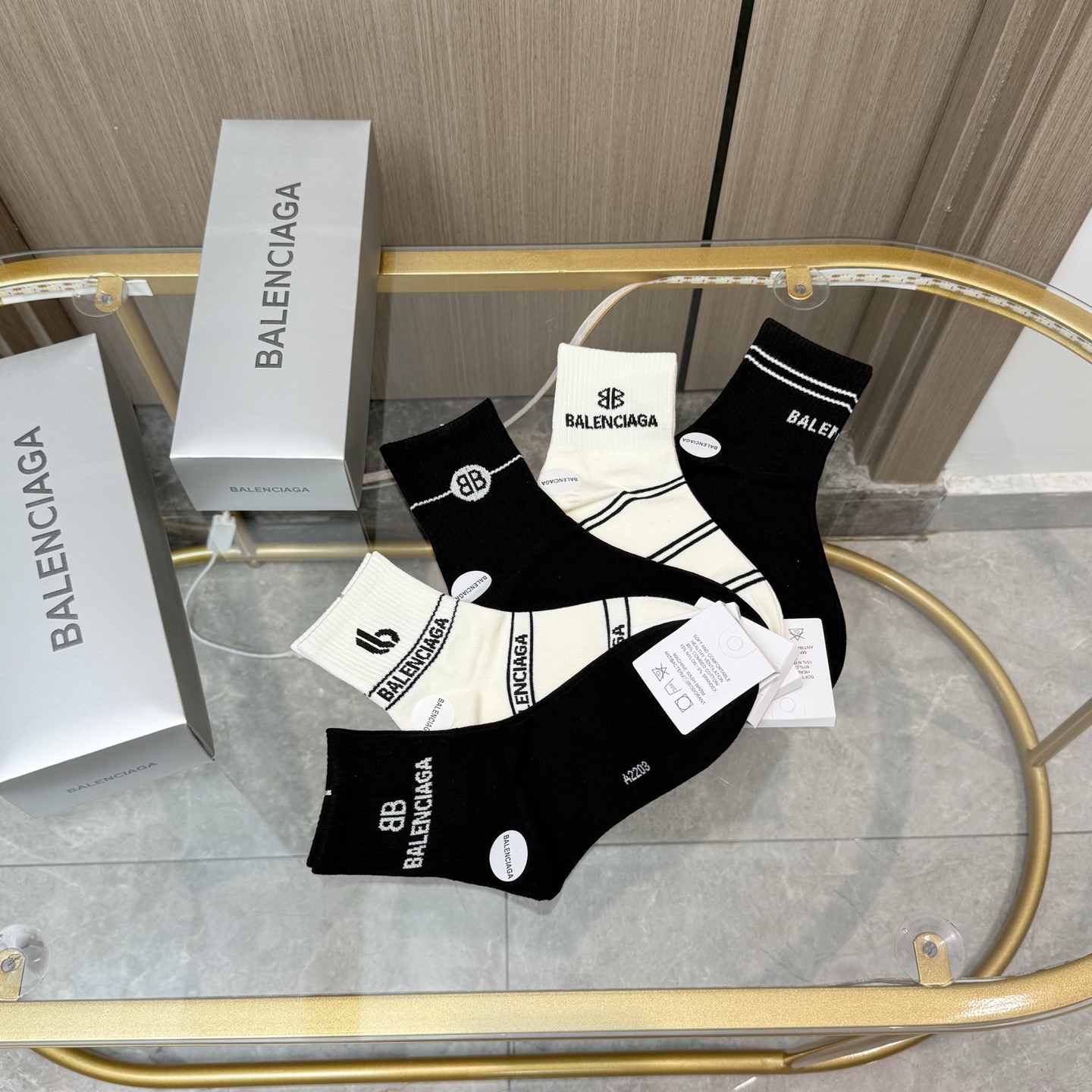 配包装【一盒五双】BALENCIAGA · 巴黎世家🌟 高品质🔥好看到爆炸欧美大牌中筒袜🔥男女款🌟潮人必