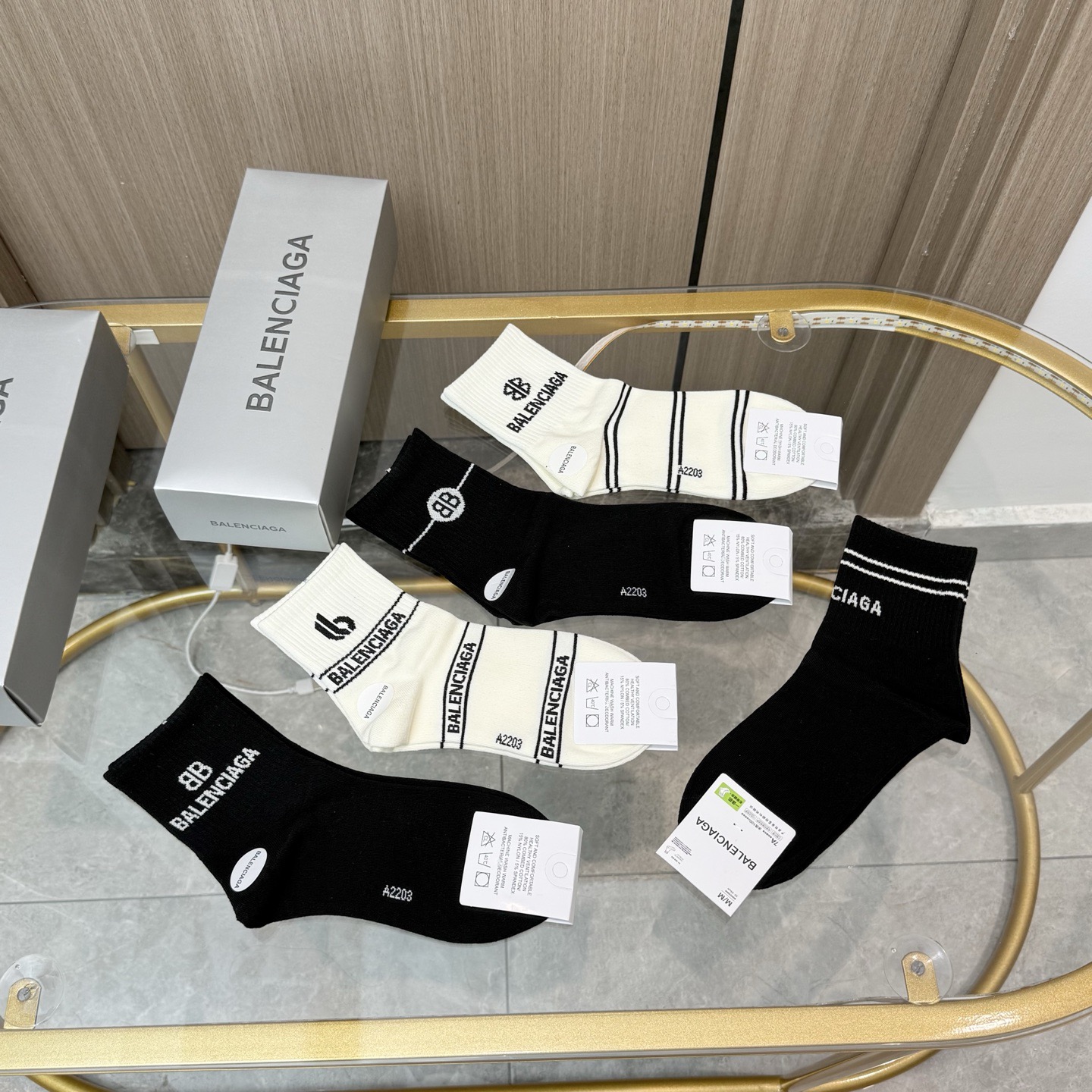 配包装【一盒五双】BALENCIAGA · 巴黎世家🌟 高品质🔥好看到爆炸欧美大牌中筒袜🔥男女款🌟潮人必
