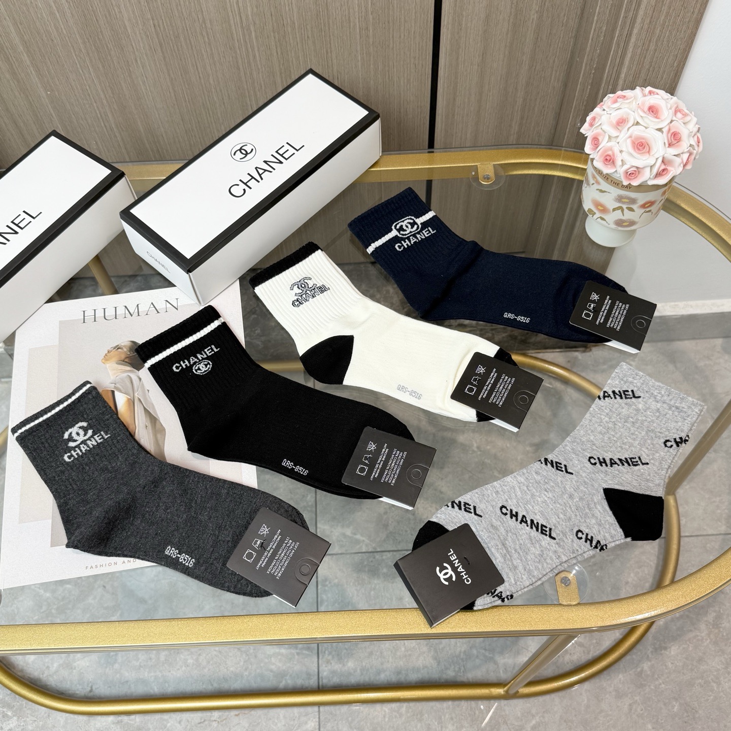 配包装【一盒五双】🌟Chanel 香奈儿 爆款卡中筒袜🌟高版本 ～好看到爆炸 欧美大牌中筒袜🔥🌟潮人必不