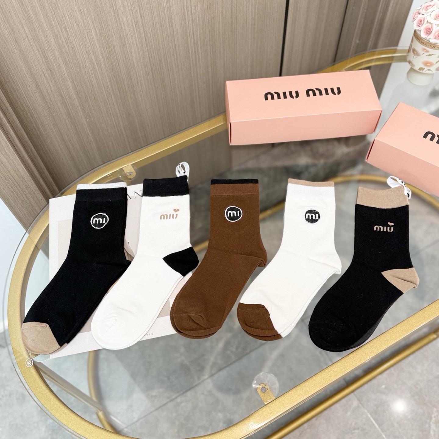 配包装【一盒四双】miumiu · 缪缪❗️高品质🔥超级爆款网红袜子❗️miu家官网同步饰品字母中筒袜，