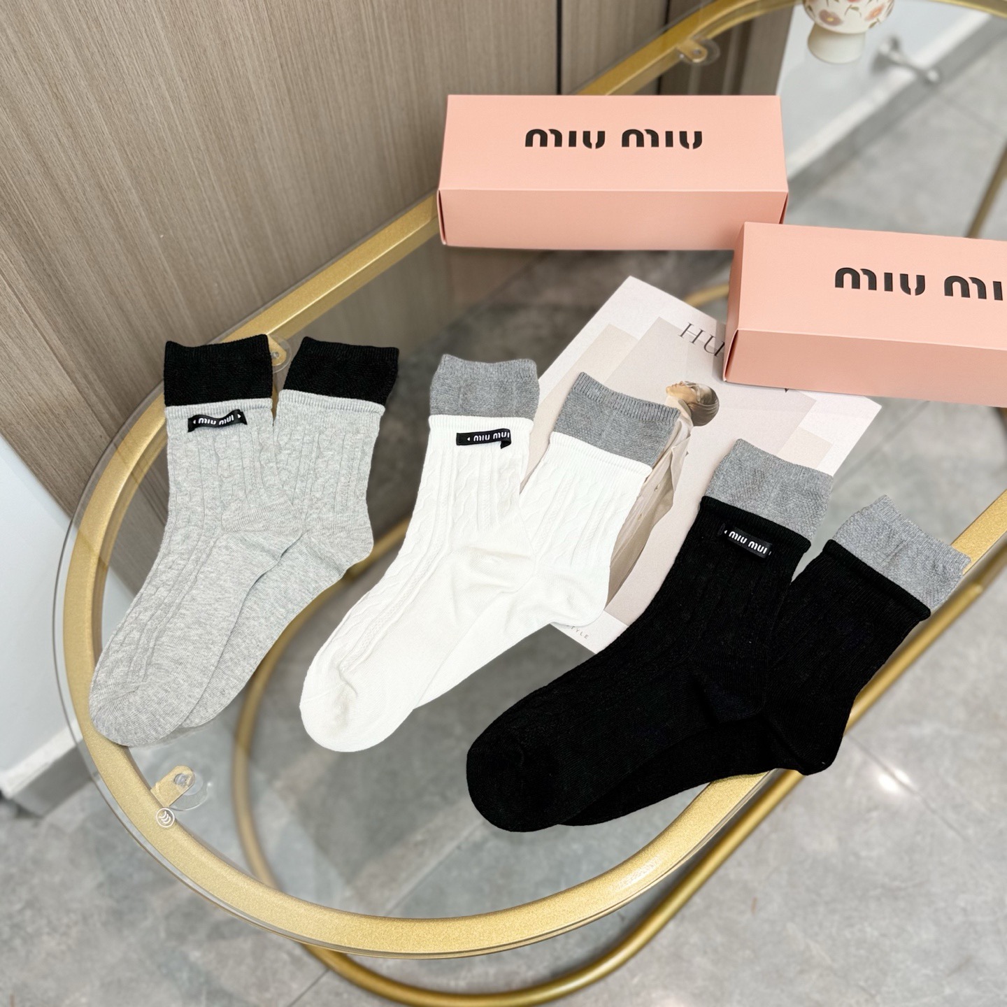配包装【一盒三双】miumiu · 缪缪❗️高品质🔥超级爆款网红袜子❗️miu家官网同步饰品字母中筒袜，