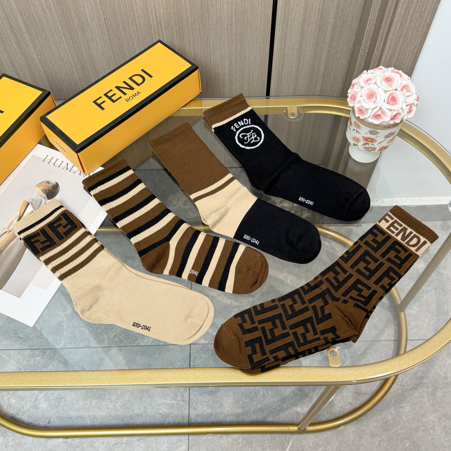 配包装【一盒五双】FENDI · 芬迪❗️大F新品高筒袜子❗️超级经典的双F标志，纯棉材质制造，透气舒适