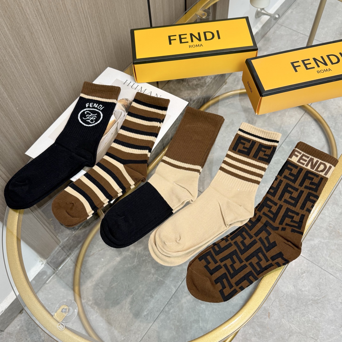 配包装【一盒五双】FENDI · 芬迪❗️大F新品高筒袜子❗️超级经典的双F标志，纯棉材质制造，透气舒适