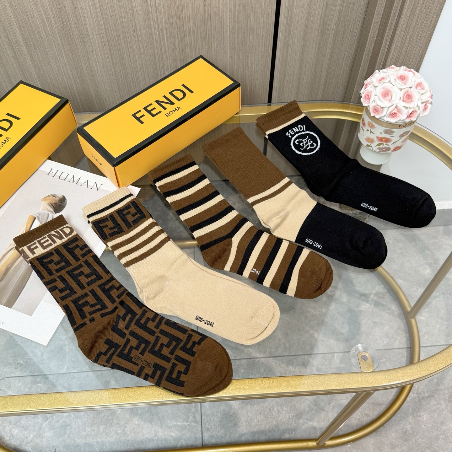 配包装【一盒五双】FENDI · 芬迪❗️大F新品高筒袜子❗️超级经典的双F标志，纯棉材质制造，透气舒适