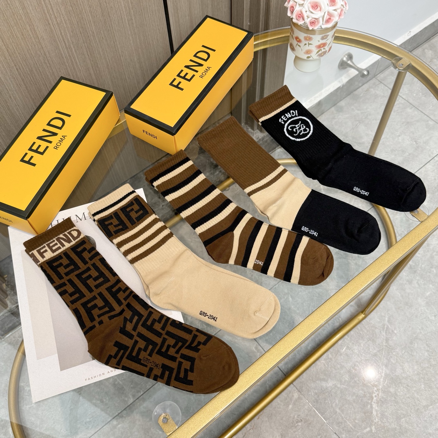 配包装【一盒五双】FENDI · 芬迪❗️大F新品高筒袜子❗️超级经典的双F标志，纯棉材质制造，透气舒适