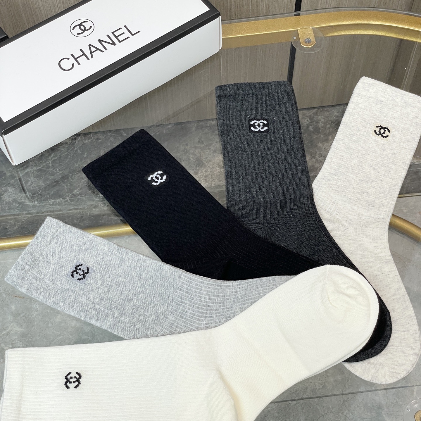 配包装【一盒五双】CHANEL · 香奈儿❗️高品质🔥超级爆款网红袜子❗️小香家官网同步字母中筒袜，in